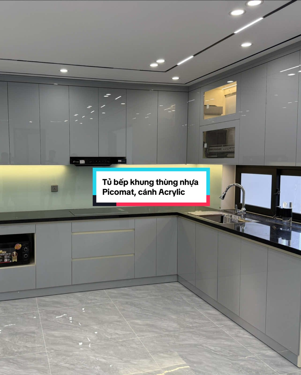 Lại thêm một siêu phẩm khung thùng nhựa Picomat Cánh Acrylic bàn giao cho anh khách đến từ mảnh đất 37. Cảm ơn anh đã tin tưởng đơn vị bên em.  Các bác có nhu cầu làm tủ bếp thì liên hệ em nhé😍😍#noithatdep #tubep #tubephiendai #tubepacrylic #visionhome 