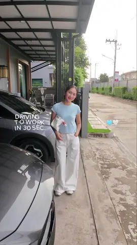 driving to work in 30sec! มาในธีมวันแม่(แบบย้อนหลัง1วัน) 🩵🤍✨ . #ผู้หญิงขับรถ #byd #byddolphin #evcar #driving 