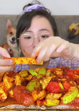 Xoài tứ quý lắc muối ớt bò khô siu cay #tuyetruoimukbang #tuyetruoi 