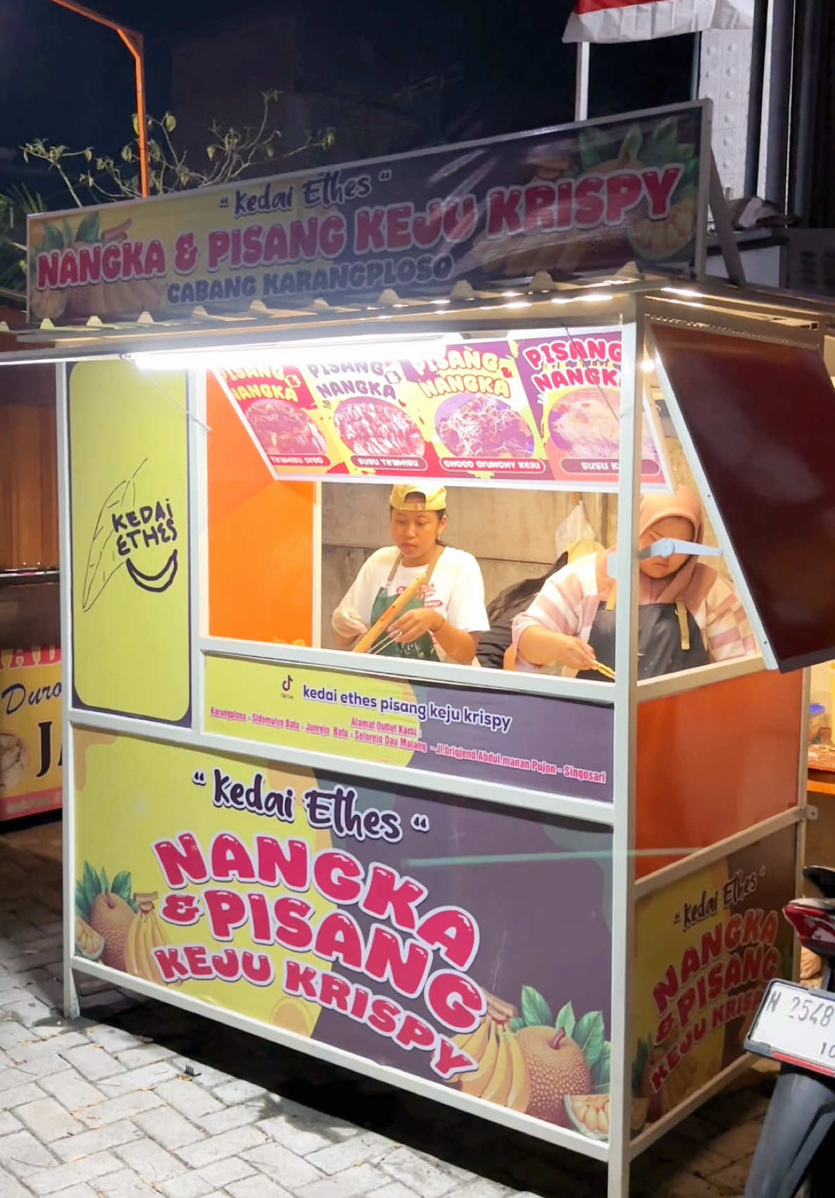 Ngga perlu jauh-jauh lagi ke karangploso buat nyobain pisang nangka satu ini. Karena di Singosari sekarang sudah ada cabangnya loh🥰 Kalau kesini harus sabar antri ya. Karena disini gorengnya selalu dadakan. Pisang Nangka nya dijamin  enak dan isinya sampek tumpeh tumpeehh 😭🫵 📍Nangka & Pisang Keju Krispy by @Kedai Ethes Singosari Jln. Wisnu Wardana, Candirenggo, Singosari, Malang #pisangkrispi  #kulinersingosari #singosari #singosari24jam  #kulinermalang 