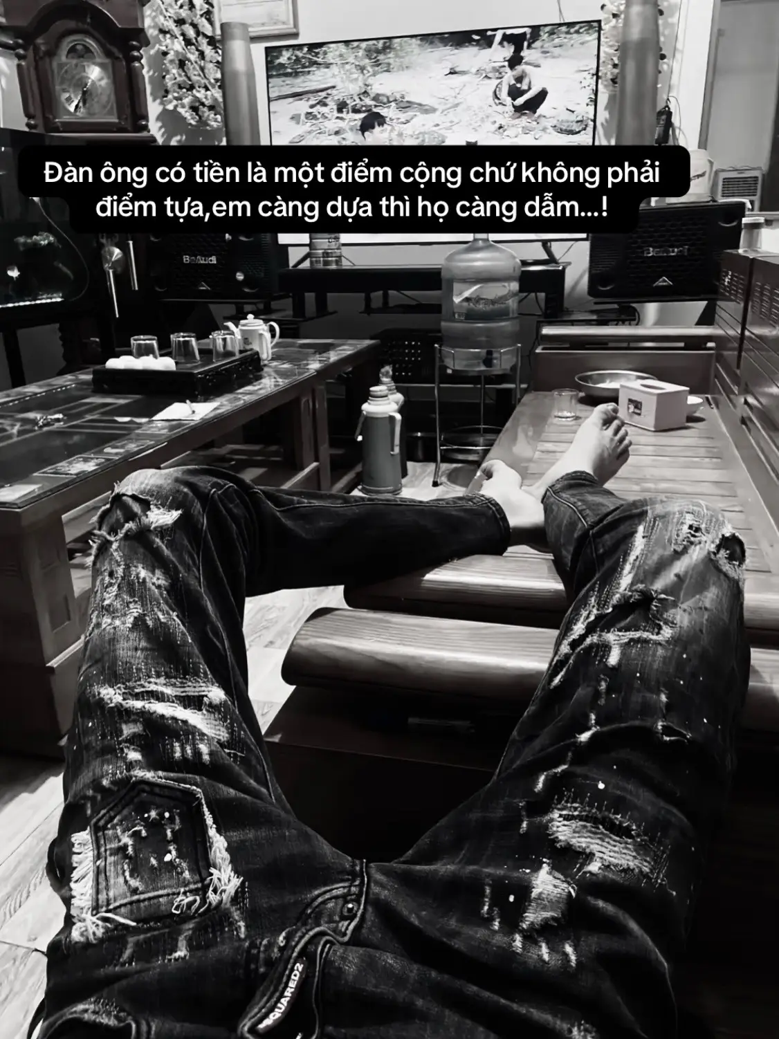 Đàn ông có tiền là một điểm cộng chứ không phải điểm tựa,em càng dựa thì họ càng dẫm…!#xhtiktok #xuhuongtiktok #flyp 
