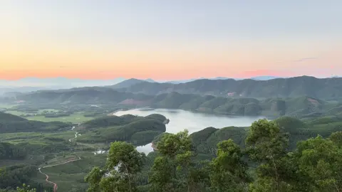 Hồ Khe Ngang qua mắt mình vào sáng bình minh tháng 6 📍Đỉnh Hòn Vượn - Huế  #fyp #dinhhonvuon #hue #viral #trekking 