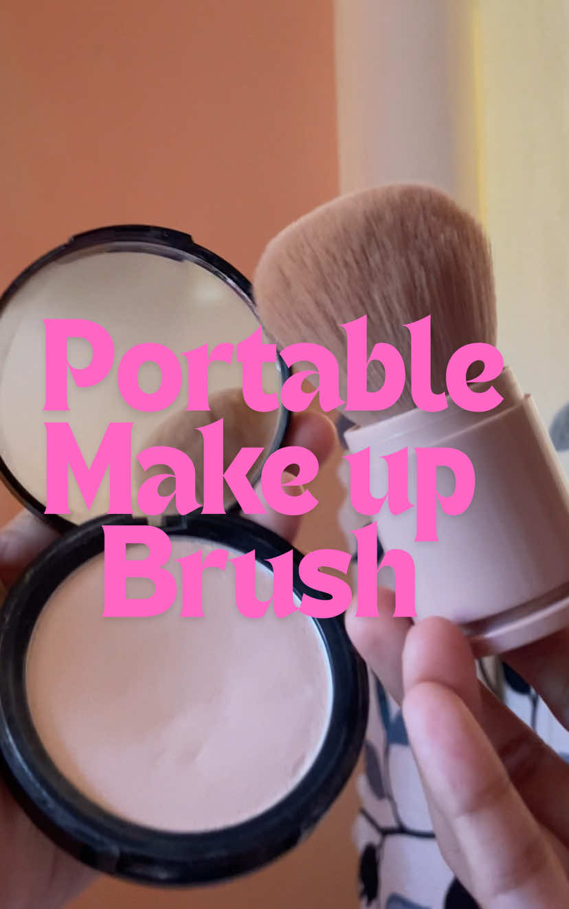 found a retractable make up brush with dust cover!🤩 This easily fits in my bag and it is very handy when travelling❤️  #minimakeupbrush #retractablebrush #minibrush #makeupbrush #fyp  