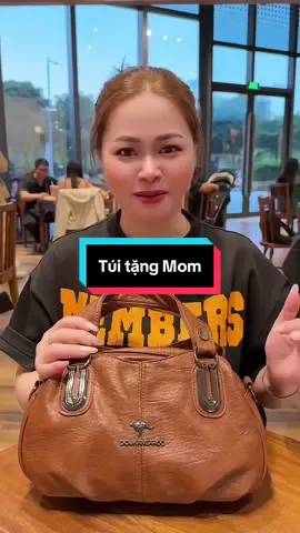 Vừa lãnh lương mua ngay chiếc túi xinh tặng mẹ🥰#xuhuong #xuhuongtiktok #tui #tuixach #tuixachnu 