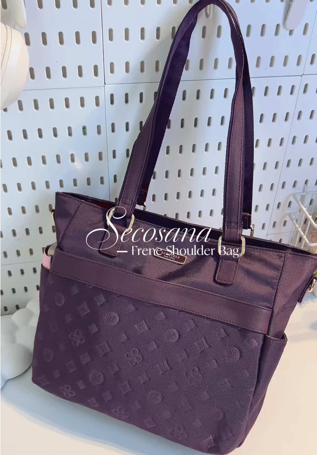 this new release bag from @secosanaph is superbbbb!!! 🤩✨ #secosana #shoulderbag 
