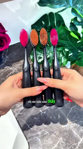 Bàn chải đánh răng đầu to là tốt nhất. Lông bàn chải dày dặn, có thể chải được nhiều răng cùng lúc. Bàn chải đánh răng đầu to đánh rất sạch!! #banchaidanhranglongmem #tienich #giadungnhatam #creatorsearchinsight #jizonguyen 