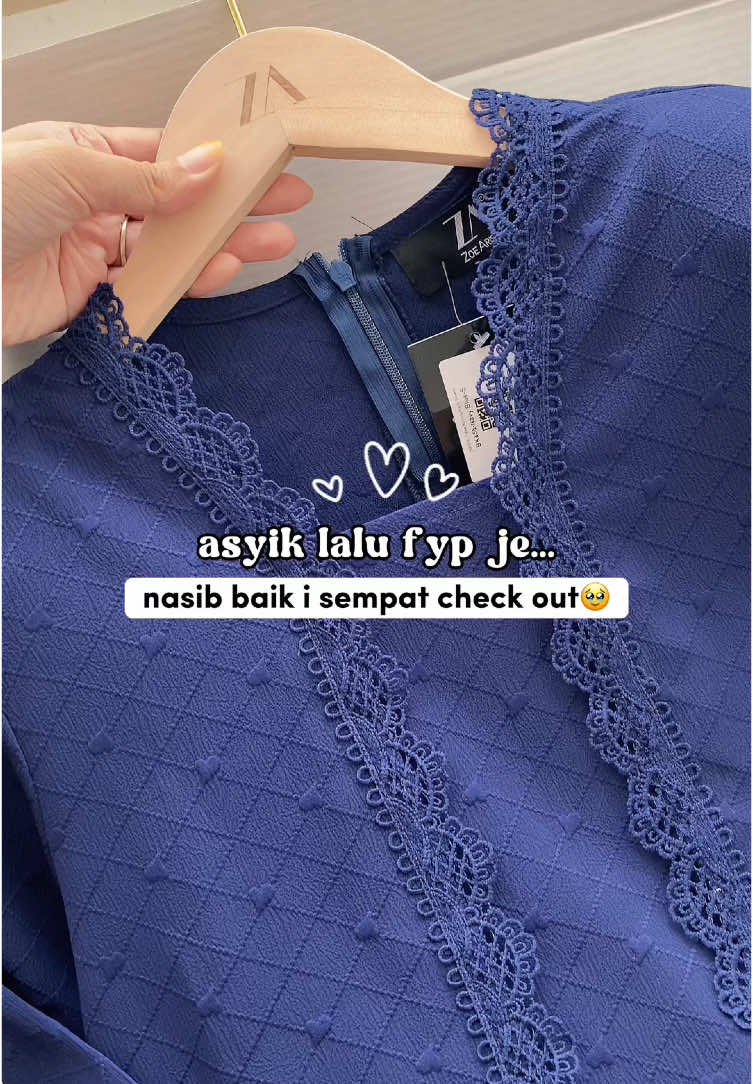 nasib baik i sempat grab kurung tissa ni🥹💙#bajuaqiltaqiuddin #bajukurung #bajukendurikahwin #abaya #bajukurungmurah #annamuslimoutfit 