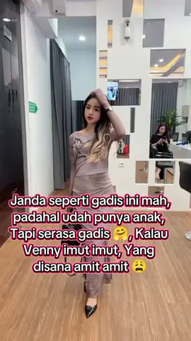 Venny masih imut walaupun udah ada anak 🤗 @vennyalberti165 #vennyalberti #vennyalberti165 #tiktoktrending #videoviral #fyp 