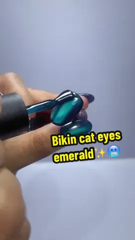 Bikin yang lagi rame di dunia jagat raya nail art ✨emerald blue✨ jangan lupa dicoba yaa best😍 #emeraldblue #nailarttutorial #uvgelpolish #pressonnails 