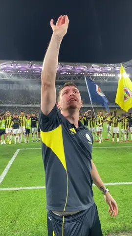 @Fenerbahçe SK @Feyenoord maçı sonra taraftarıyla birlikte zafer kutlaması  #türkiye #şampiyon #futbol #keşfet #fenerbahçe 