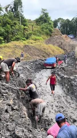 Requets nya adik @Erick Econ 🤭😂🫡#fyppppppppppppppppppppppp #fyp #fypシ #transwamenajayapura #transjayapurawamena #papuapengunungan⛰️ #papua #papuatiktok #papuatiktok #Alampapua #trailadventrurepapuapengunungan #yalimo #wamena #tiktokviral #yalimo_papua 