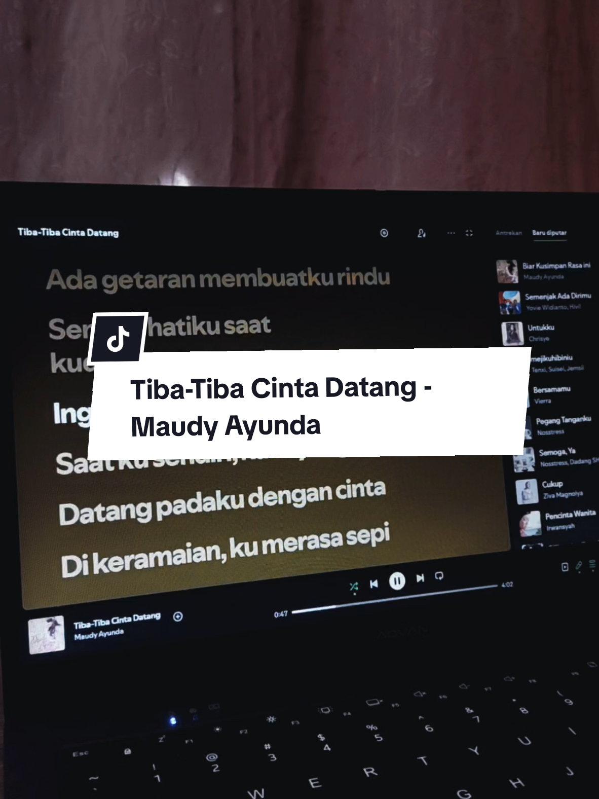 Tiba-Tiba Cinta Datang - Maudy Ayunda  #Liriklagu #tibatibacintadatang #maudyayunda 