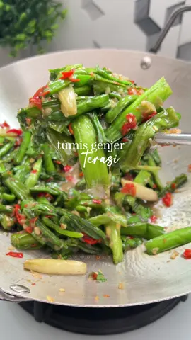 tumis genjer terasi, sayur langka udah jarang ketemu dipasar 👌  —— Ada yg gak suka genjer? Bahan: 🥬 2 ikat genjer  🥬 Terasi 🥬 Cabe merah 🥬 Bawang merah 🥬 Bawang putih 🥬 Garam #genjer #sayurgenjer #resepgenjer #tumisgenjer #tumisgenjerpedas 