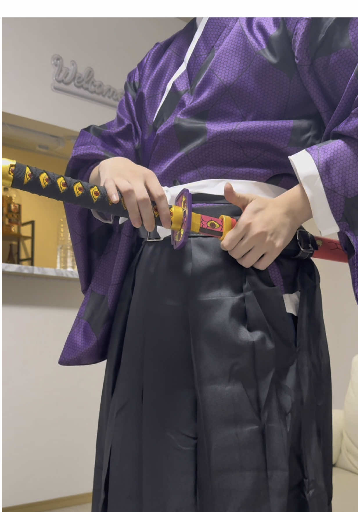 黒死牟に逆らえない猗窩座と煽る童磨🪭  猗窩座殿→ @くにトン🐽声真似TikToker  黒死牟殿→ @りりすぅ【ひかふぁみ】  #鬼滅の刃  #無限城 #童磨 #猗窩座 #黒死牟 #声真似 #demonslayer 