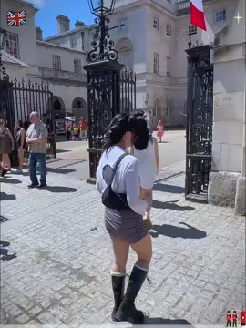 Polite Japanese people #unitedkingdom🇬🇧 #reaction #kingsguard #horseguardsparade 