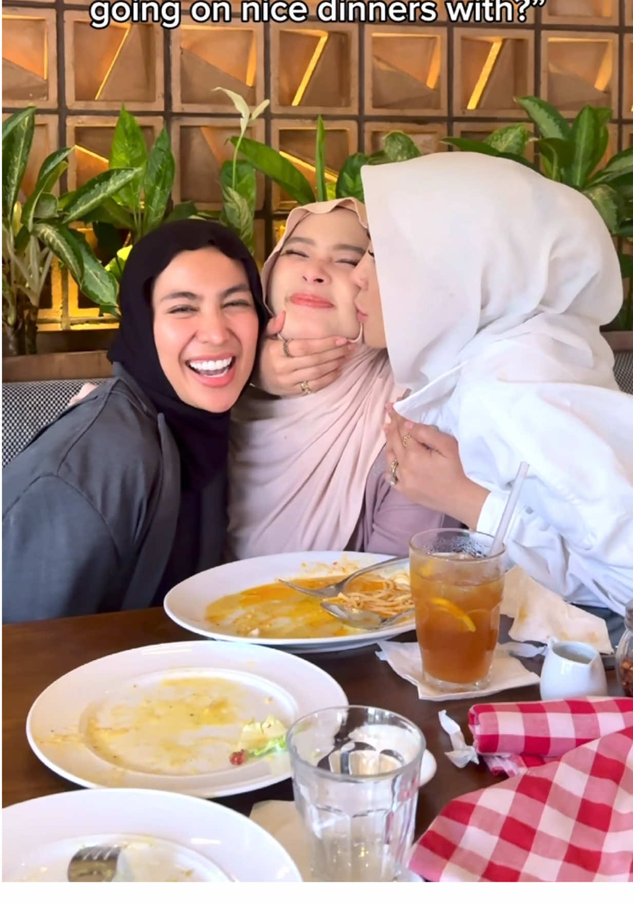 These girl bosses set my bare minimum so high 😘😘 💅🏻 @Marissyaicha @Venychaa 