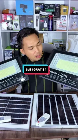 Beli 1 gratis 1 lampu tenaga matahari lampu tembak panel surya terang menyala sampe pagi #lampupanelsurya #lamputenagamatahari 