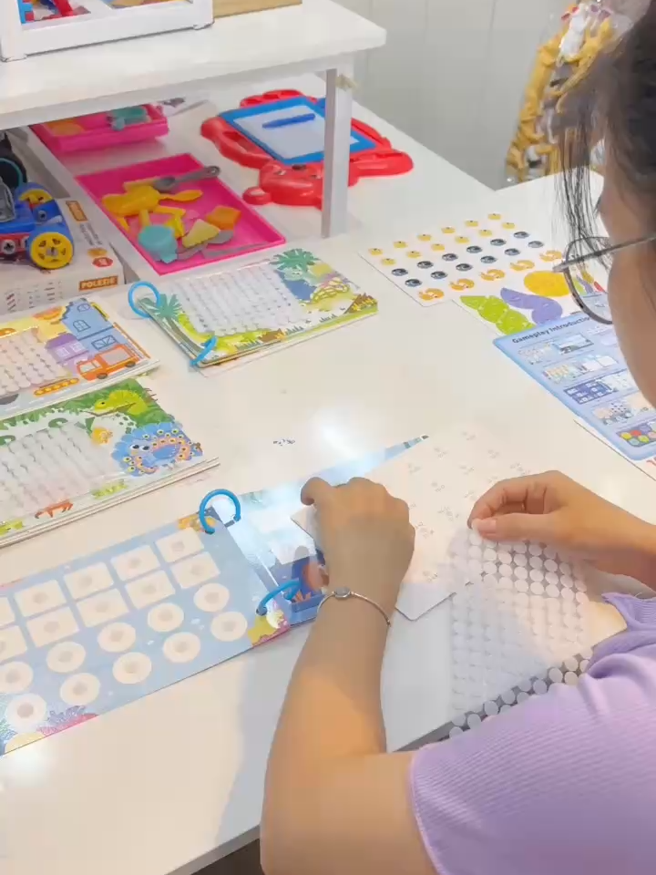 Busy book nhà Happier Kid có đủ phân loại luôn nha bố mẹ ơi.. Nhắn tin ngay cho shop để được shop tư vấn ạ ❤️ #dochoichobe #dochoitreem #dochoigiaoduc #montessori #sachbocdan #hoclieuchobe #mevabe #xuhuong