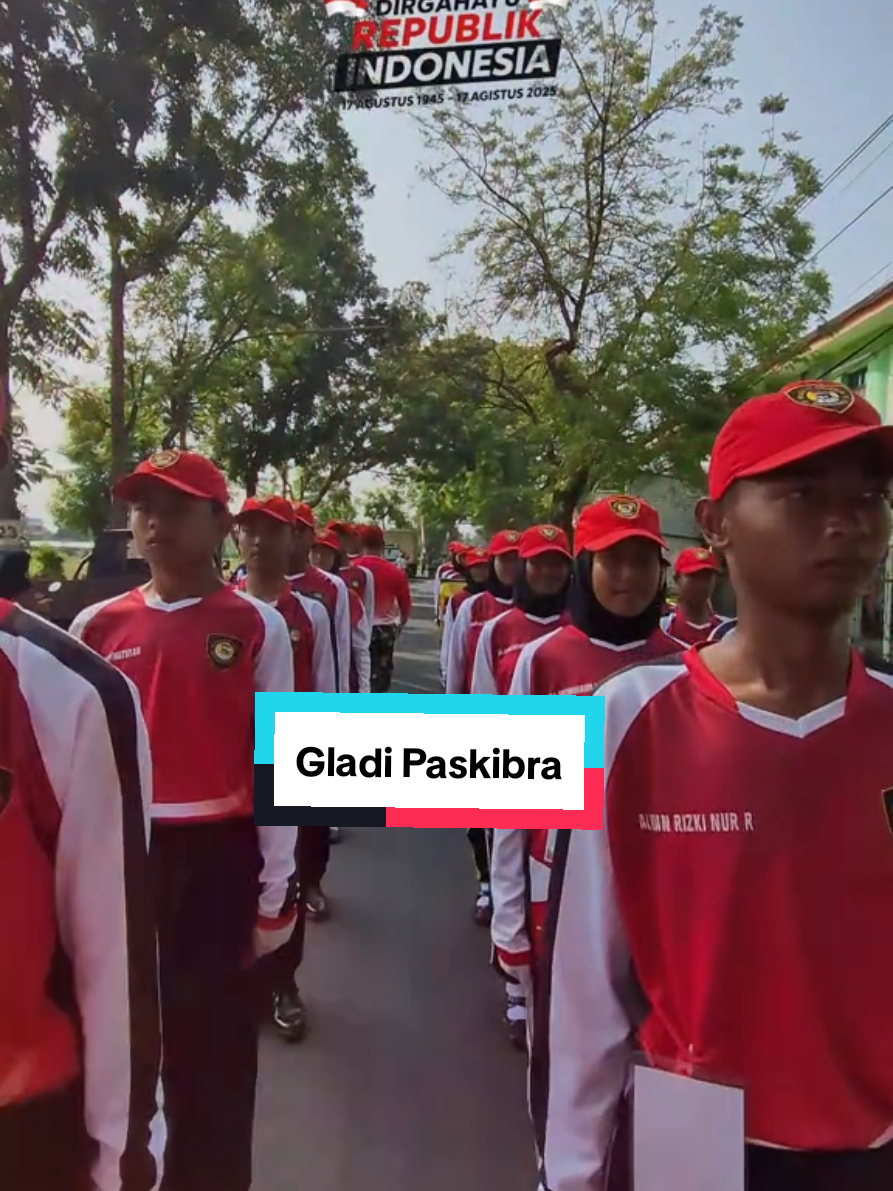 Gladi Persiapan Upacara 17 Agustus Kecamatan Diwek Jombang Tahun 2025.  #paskibra #latihan #upacara #dirgahayu #republikindonesia #imdonesia #siswajombang #pengibarbendera #bendera #merahputih #kecamatandiwek #catatananikzahra #fyp #fyppppppppppppppppppppppp #foryourpage #videoviral #CapCut 