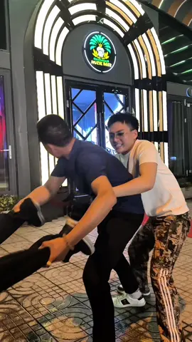 Cho Tuấn em tập quen với cuộc sống loa đèn