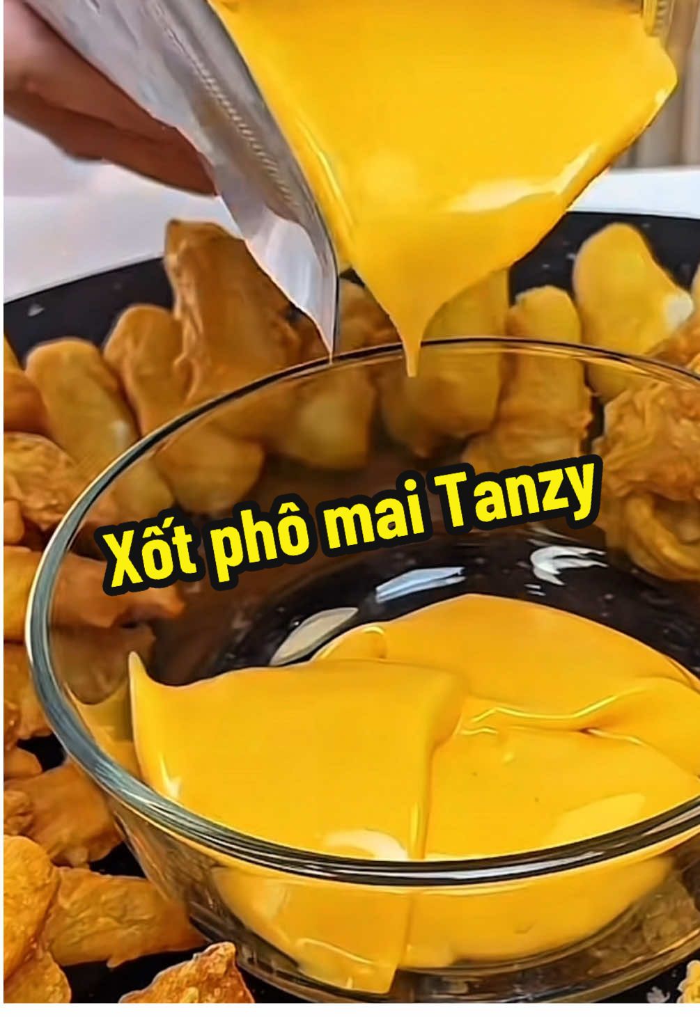 Xốt phô mai Tanzy foods có 2 loại: cay và ko cay, xốt mịn nhìn thôi cũng đã thèm rồi. #sotphomai #sotphomaitanzy #anngon #monngonmoingay #food 