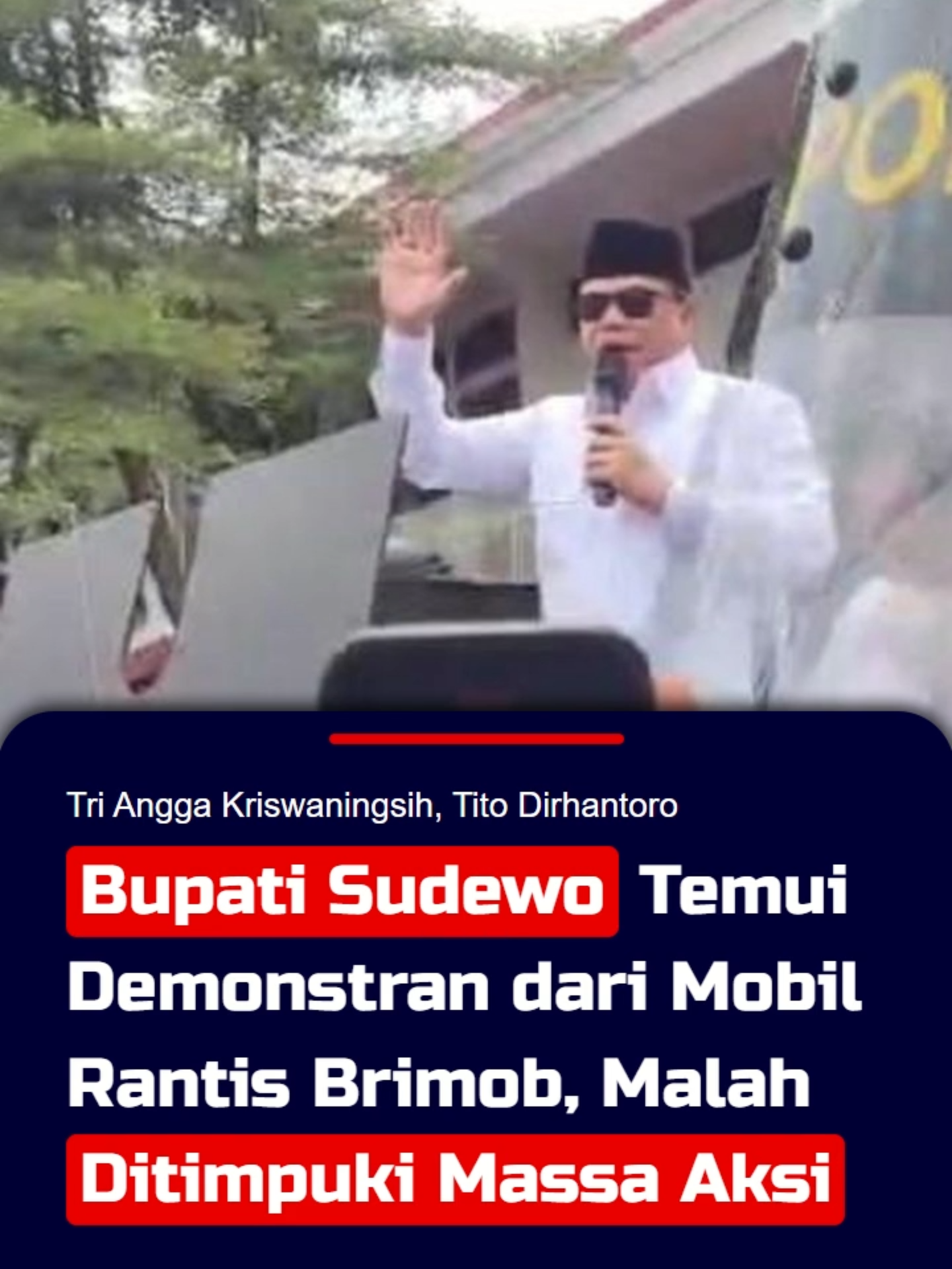 Bupati Pati Sudewo ahirnya menemui massa aksi yang melaksanakan demo hari ini, Rabu (13/8/2025), sekitar pukul 12.30 WIB di Alun-Alun Kabupaten Pati. Di tengah kerumunan massa, Sudewo muncul dari kendaraan taktis atau rantis Brimob yang ditumpanginya. Lalu merespons aksi demo yang digelar warganya. Sahabat KompasTV juga bisa memperoleh informasi terkini melalui website: www.kompas.tv #pati #jawatengah #demopati #brimob #polisi #sudewo #bupatipati #massa #demonstrasi