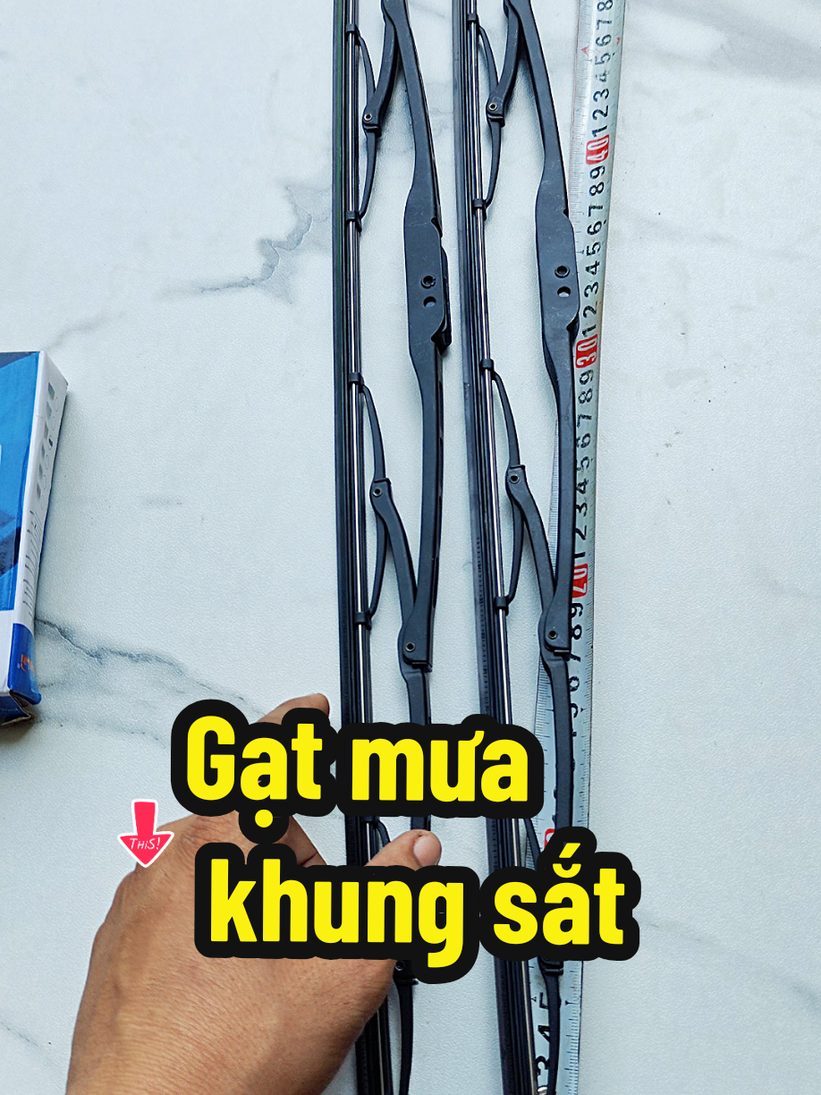 Gạt mưa khung sắt lưỡi silicon gạt sạch gạt êm không lo sướt kính giá cả phải chăng. Sản phẩm được bảo hành 3 tháng giúp anh em an tâm sử dụng #ngocngongac #gatmua #gatmuaoto #gatmuasilicon #gatmuakhungxuong 