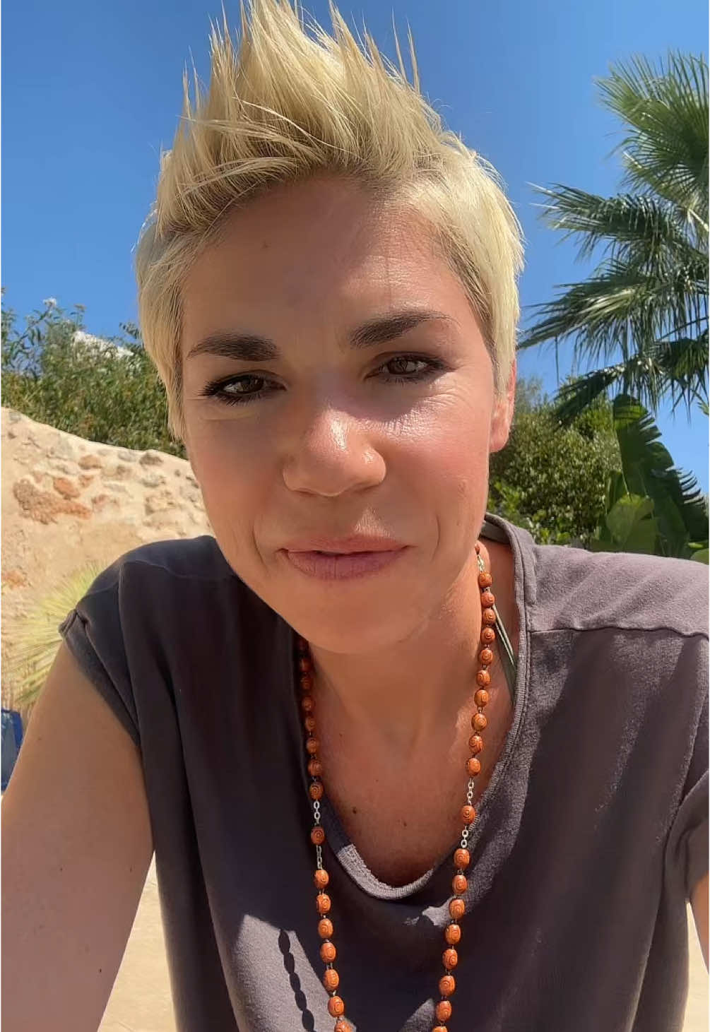 Gestern entdeckt @Alex Christensen auf seinem Konzert in Augsburg. Wahnsinn, dass ihr nach fast 30 Jahren Coco Jambo immer noch so feiert. Das berührt mich so sehr. Und nur so nebenbei: Das Boot von Alex war eine meiner ersten CDs. Bin also ein Fan der ersten Stunde. Was war eure erste erste CD?        #CocoJambo #MrPresident #AlexChristensen #Eurodance #90sMusic #90sHits #90sForever #ThrowbackVibes #90sParty #DasBoot #FanFromDayOne #MusicHistory #LiveMusic #90sIcon #RetroVibes #OldschoolMusic #MusicLegend #EurodanceForever #90sBaby