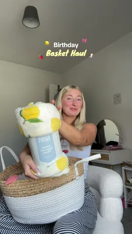 eeek the cutest birthday basket EVER!! 🥹🧺🎀 #birthdayhaul #birthdaygiftideas 