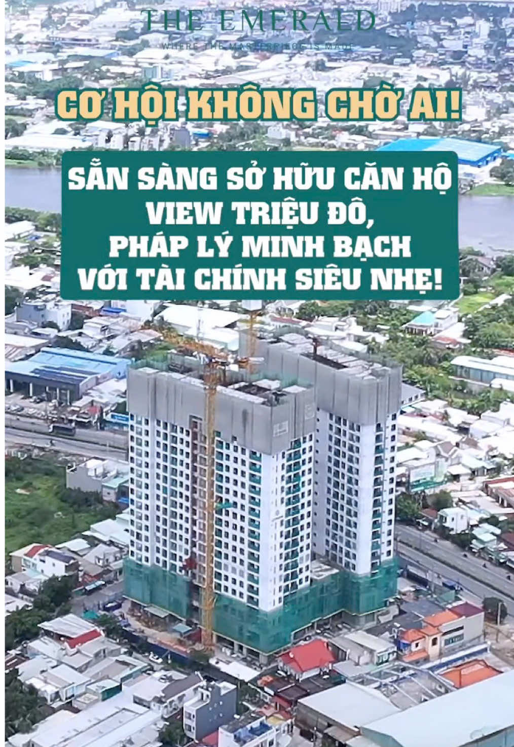 TIẾN ĐỘ XÂY DỰNG | CẬP NHẬT DỰ ÁN THE EMERALD 68 - THÁNG 7/2025 Tính đến cuối tháng 7/2025, công trường The Emerald 68 tiếp tục thi công nhộn nhịp dưới sự giám sát sát sao từ Tổng thầu xây dựng Coteccons - cũng là đồng chủ đầu tư dự án. Các hạng mục được triển khai đồng bộ, đảm bảo vượt tiến độ 2 tháng so với kế hoạch ban đầu. 🔰 Công tác xây dựng: ▪️ Hoàn tất thi công cột vách và dầm sàn đến tầng 21 ▪️ Công tác xây tường đã hoàn thiện đến tầng 17 ▪️ Công tác tô tường đã hoàn thiện đến tầng 14 ▪️ Công tác chống thấm đã hoàn thiện đến tầng 12 ▪️ Tấm tường Acotec lắp dựng đến tầng 17 ▪️ Sơn bả mặt ngoài đến tầng 19, lan can đến tầng 18 🔰 Công tác cơ điện: ▪️ Ống điện và sleeve âm cột vách triển khai đến tầng 21 ▪️ Công tác thi công trục đứng và layout hệ ống gió đã hoàn thiện ▪️ Công tác thi công trục đứng và layout hệ cấp thoát nước đã hoàn thiện ▪️ Hoàn thiện thi công hệ thống MEP hành lang và căn hộ ở cả hai tháp Với tiến độ ấn tượng và cam kết chất lượng từ Coteccons, The Emerald 68 khẳng định vị thế vững chắc của một biểu tượng sống đẳng cấp giữa trung tâm TP.HCM mở rộng. 💎 Xem video tiến độ thực tế ngay dưới đây! --------------------------- CĂN HỘ CAO CẤP THE EMERALD 68 Được phát triển bởi Lê Phong & Coteccons #TheEmerald68 #canhoBinhDuong #batdongsanThuanAn #DKRARealty