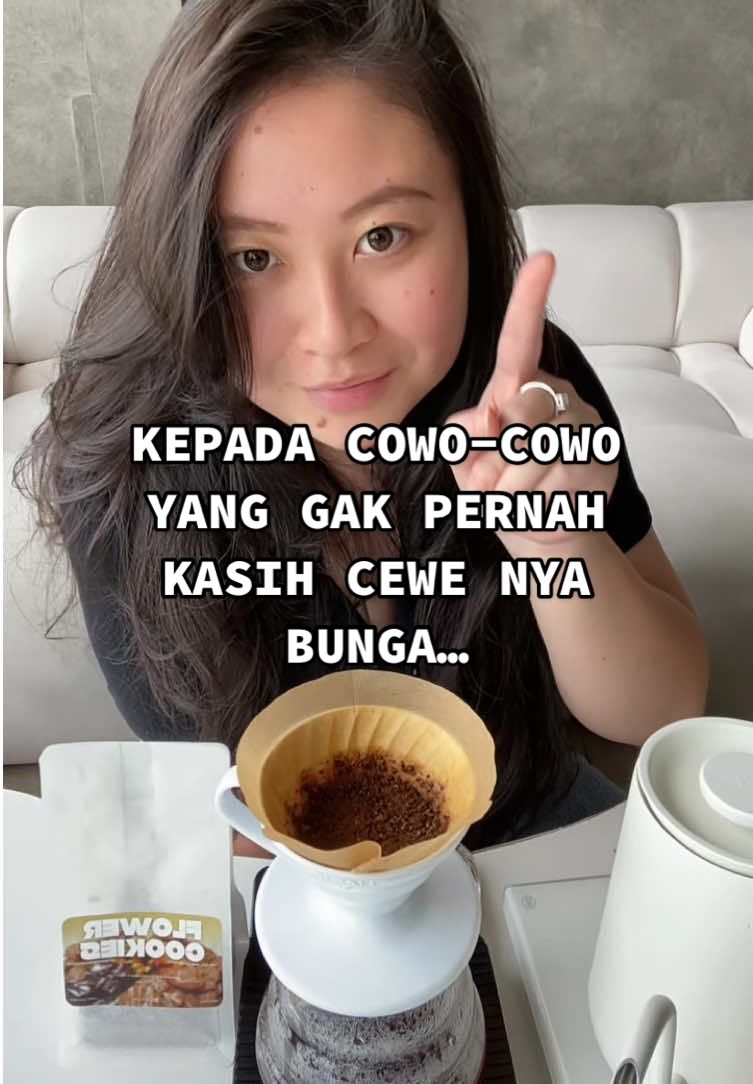 Floral Floral Floral… ehh Coklat. @socialmediacafe_  #beans #manualbrew #kopi #V60 #coffee 