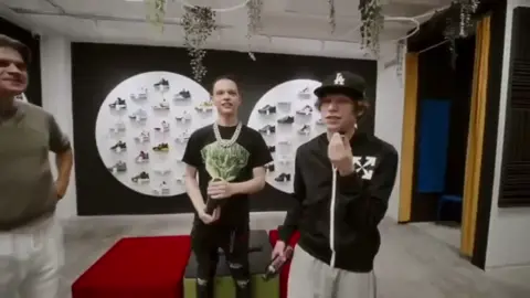 Balazskicks mollywood counter😛 @szoszi  #mollywood #balazskicks #meme #bazdkiforyuba #hellyeah 