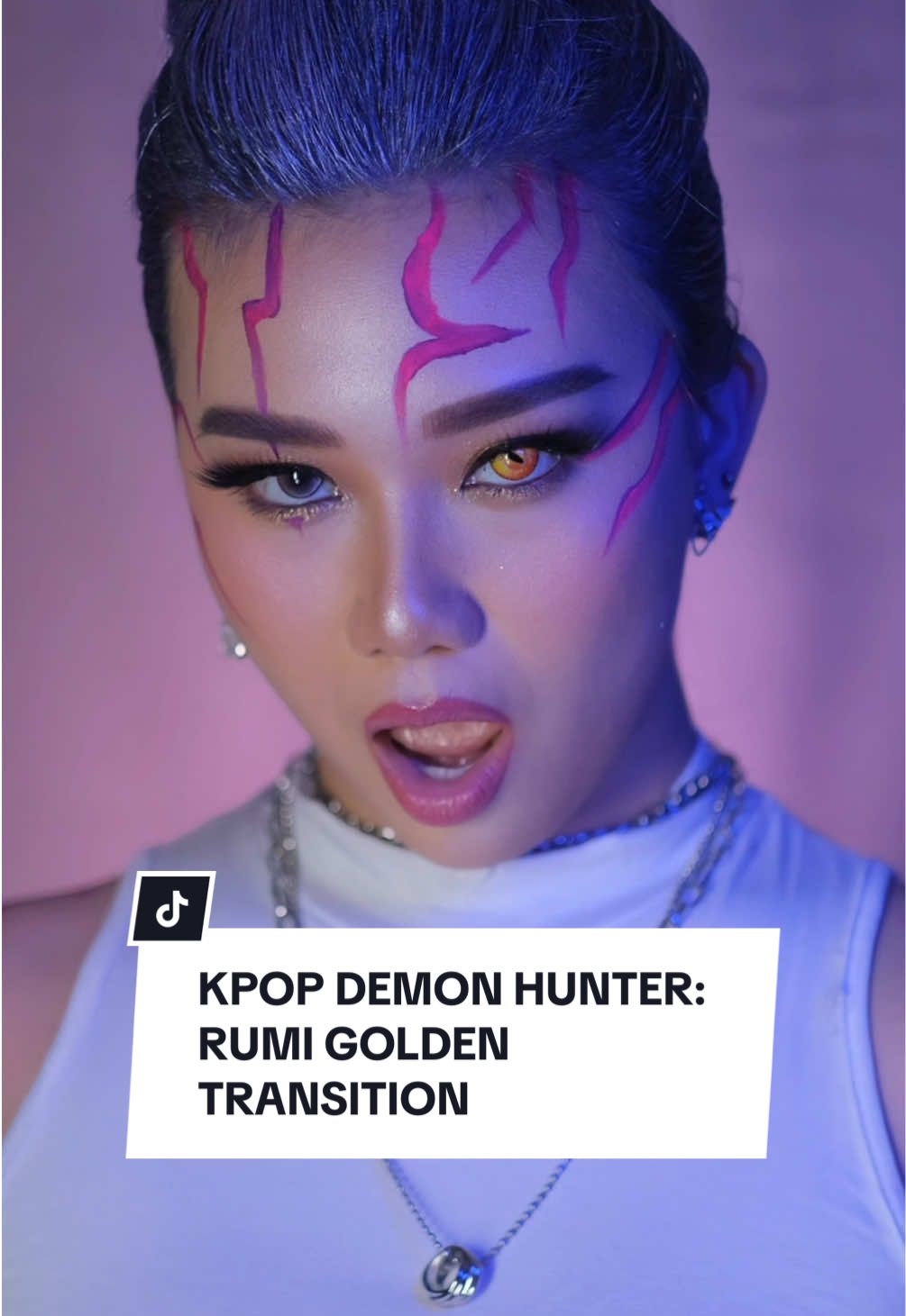 KPOP DEMON HUNTER RUMI GOLDEN TRANSITION ALERT! Guys tolong bgt ini diapresiasi susah bgt bikinnya wooyyy 🫠🫠🫠🫠🫠 dalam rangka bikin anak anakku senang! si paling tbtb cosplay #huntrix #kpopdemonhunters #rumihuntrix #makeuptransition #fyp 