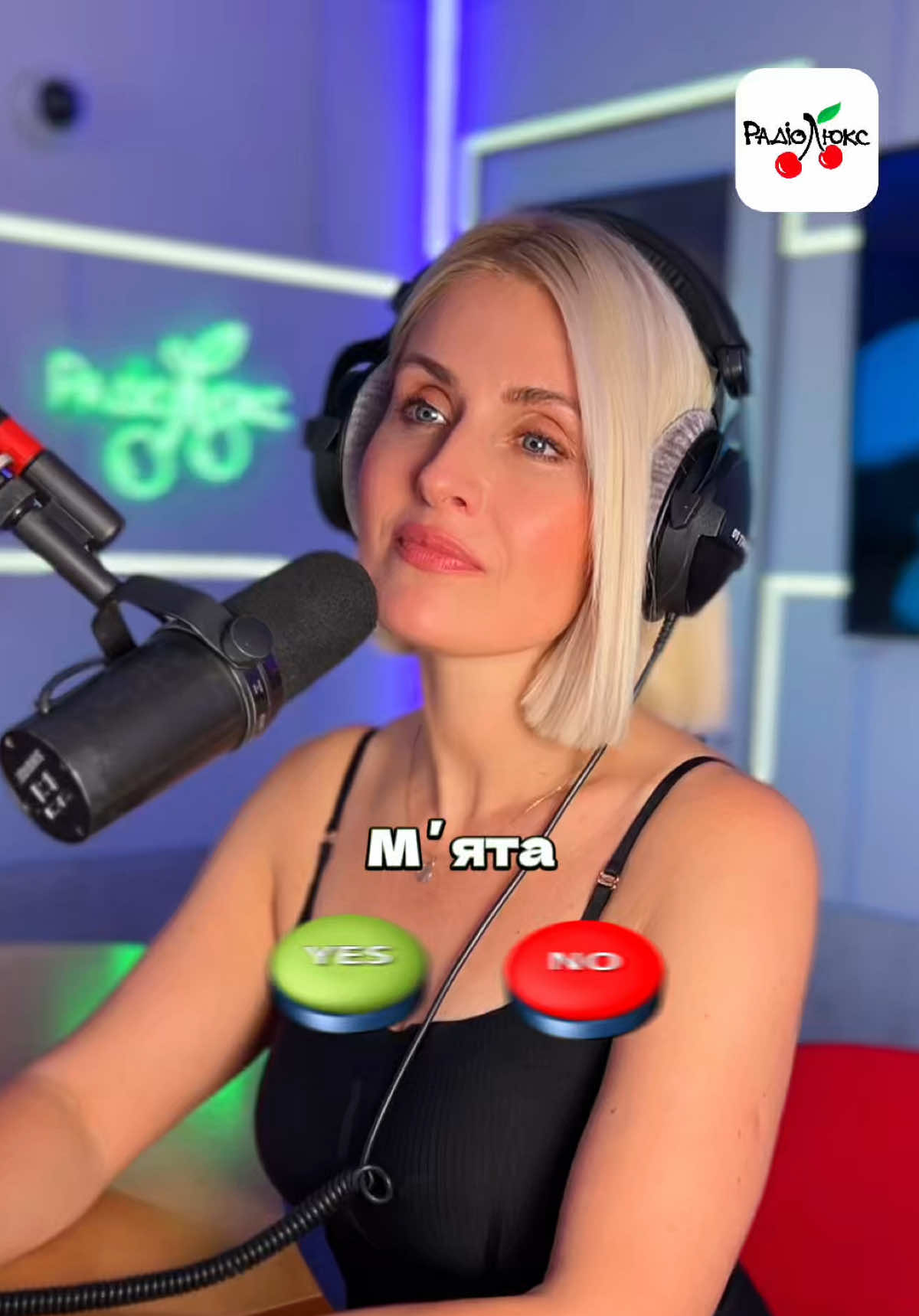 🤩Зірковий бліц з @Співачка М‘ЯТА   #мята #бліц #такні #люксфм 