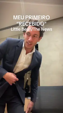 NAO SEI CONTER A FELICIDADE de fechar com uma marca tao incrivel e que tem o mesmo foco dos nossos videos performance e elevar os padroes Cafe sempre esteve no nosso dia a dia como um grande aliado na busca dos objetivos Conseguir estudar um pouco mais ter mais energia para iniciar o dia ou treino puxar o nivel no trabalho para garantir que a demanda seja entregue dentro do prazo ou apenas para apreciar enquanto le uma boa materia no The News O fato de a Little Bean ter surgido dentro da The News uma empresa que tem como seu core levar informacao importante e de forma imparcial tem ate mesmo um termometro de vies que e atualizado diariamente torna a criacao deste cafe ainda mais incrivel Se voce quer treinar melhor sera um excelente pre treino Se quiser e precisar estudar mais sempre importante ele sera um dos seus maiores aliados Se precisar dar gas no trabalho para ser promovido ele se torna praticamente um item obrigatorio Se estiver com uma rotina monotona e esta dando o seu melhor para mudar ele ajudara entregando energia como o seu melhor amigo Recomendo profundamente a compra e desejo que tenham o prazer de experimentar o seu novo aliado na performance Uma honra poder ser um dos primeiros a ver experimentar essa criacao Lukka Ferraz Obrigado Lukka Ferraz The News e Little Bean LittleBean TheNews mercadofinanceiro carreira insper fgv ibmec usp puc linksb ufrj cafe fyp