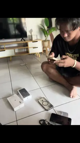 Sold out iPhone 13 New Ibox 🖤 Thanks bang alfi ngoro 🙌🏻 #iphonepasuruan #gempolpasuruan #fyp #ngoroindustri 