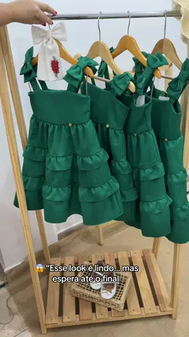 ✨ Conforto, estilo e fofura em dose extra! ✨ Nosso macacão infantil veste do 2 ao 12 anos e é perfeito para acompanhar cada aventura da sua pequena. 💕 #donadelojaonline #maedemeninas #vestidoinfantil 