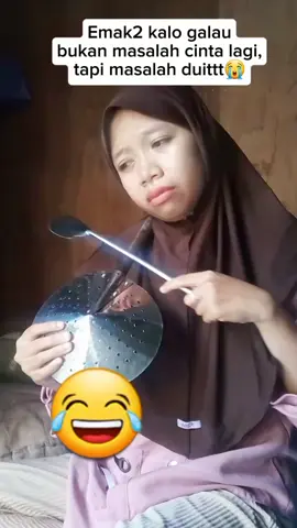 Gampang aja kok nebak galau nya emak2 skrang😂#trending #reels__tiktok #kontenfypシ #hijabitiktok #hanyahiburansajah #idekontenlucu #lucu #ngakak #parodi 