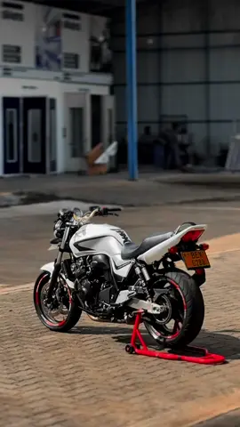 Love ek 😭❤️‍🩹.      #cb400sfrevo #honda #dinuka〽️ #kurunegala #srilanka🇱🇰  @𝘔 𝘈 𝘚 𝘏 𝘐🧿 