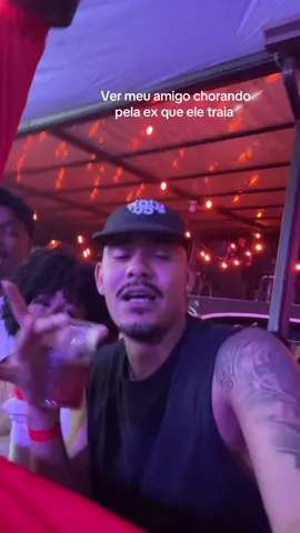 Ele cantando convicto que não sabia a razão dela ter ido embora 🤣🤣🤣