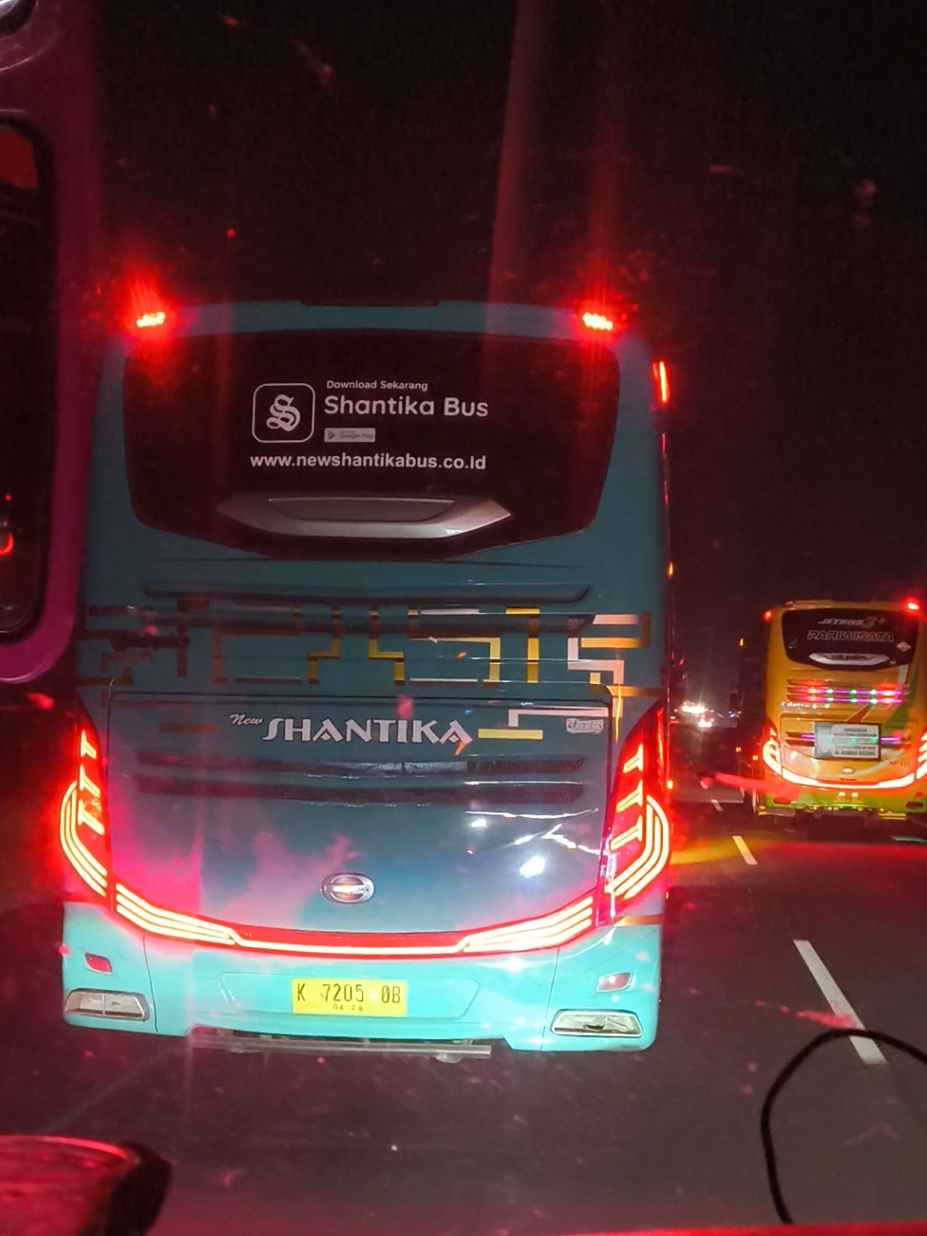 Beautiful Night, Opera Trans Jawa New Shantika DC5 Magenta Style 🤪 #fyp #shantika #newshantika #cinematicbus #bismania 