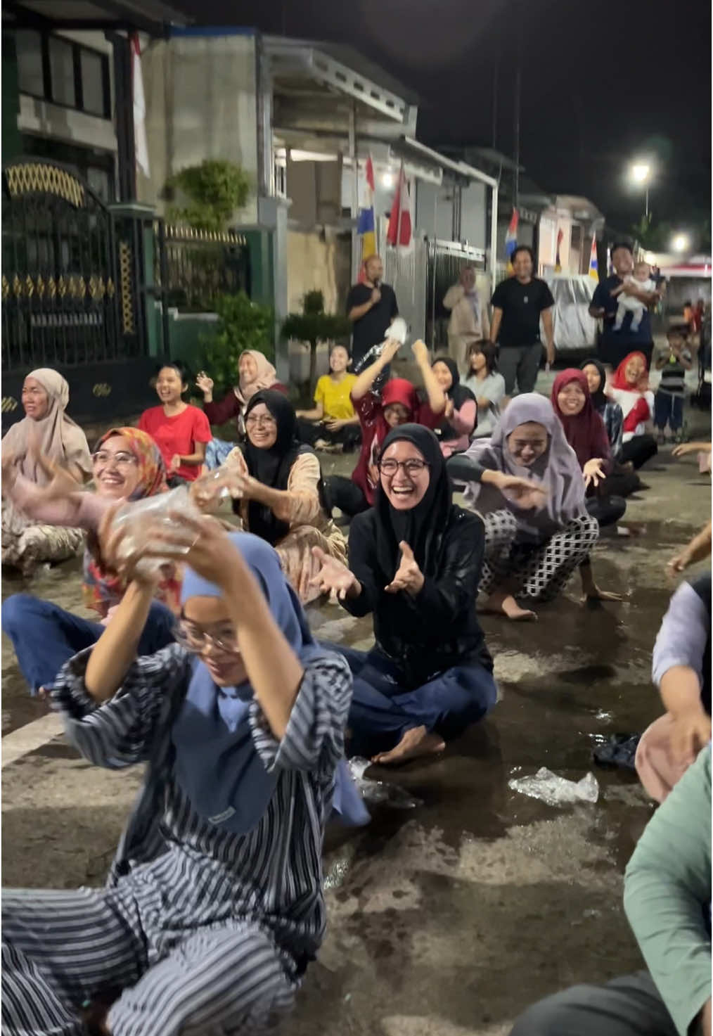 Maafin tapi candu banget😭🙏🏻 #lombaagustusan #lomba17agustus #agustuscore #agustusancore #emakemak 