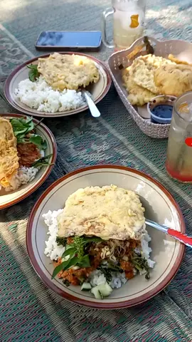 sarapan with view #ngebel  #telagangebelponorogo#healing  #trending#ponorogo24jam