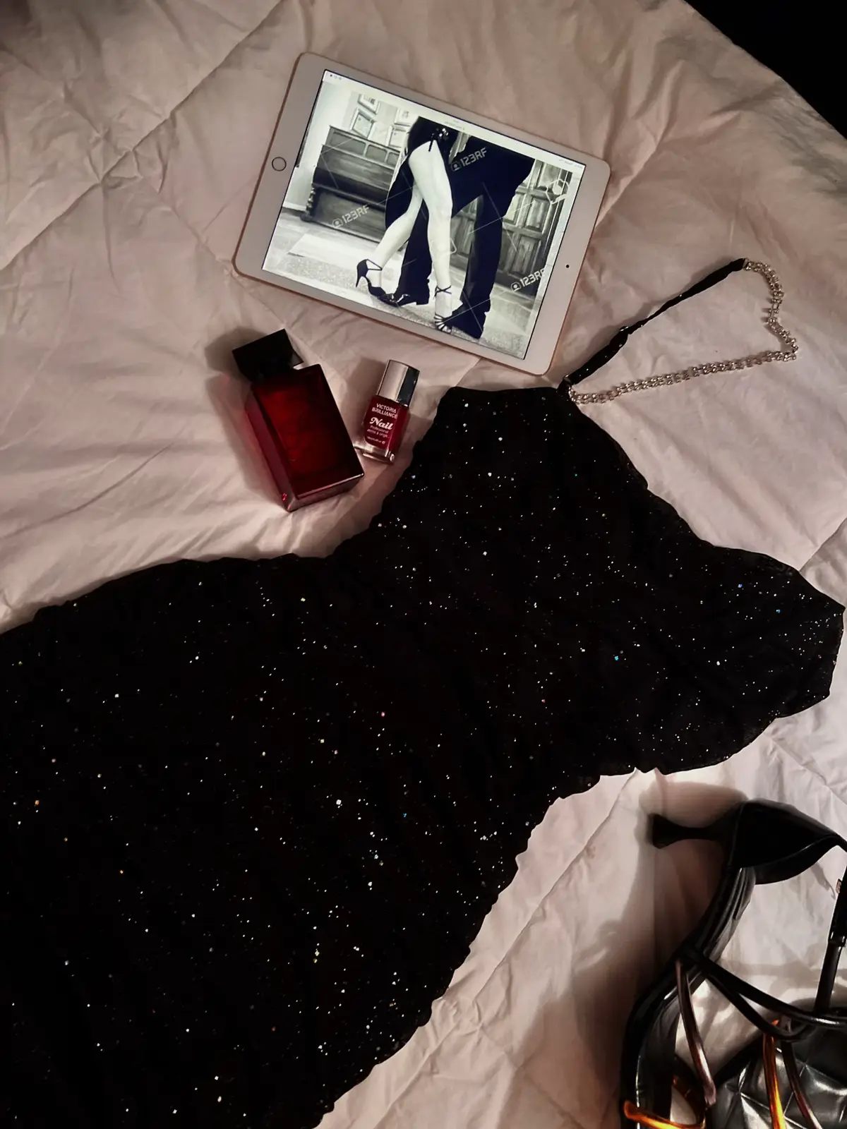 الفستان متوفر السعر ١٢فقط 👑🥹