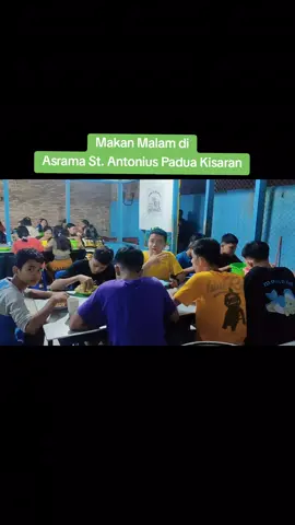 Makan malam di asrama adalah momen sederhana yang mengajarkan banyak hal, tentang kebersamaan, rasa syukur, dan arti keluarga di tanah rantau. Di sini, setiap suapan bukan hanya mengenyangkan, tapi juga menguatkan persaudaraan.  #Asrama  #Kebersamaan
