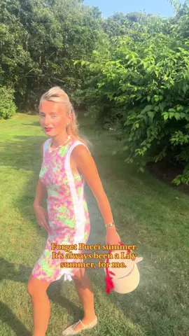 Been waiting to wear this one all summer… @lillypulitzer #outfit #fashion #OOTD #eastcoast #dress 