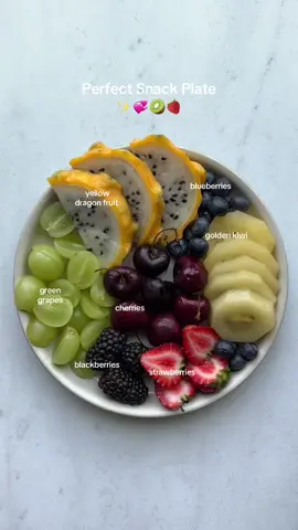 Have you had any fruit today?! ✨😊💞 • #fruits #summerfruit #dragonfruit #healthyeating #wellness #fiber #wholefoods #snackplate   @Driscoll’s @Zespri Kiwifruit 