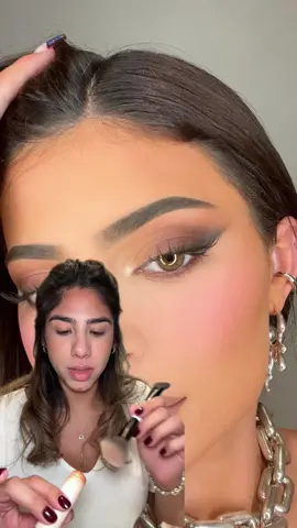 El mejor truco para que tu bronzer se vea seamless!! Estoy usando el de @Rare Beauty en “always sunny”