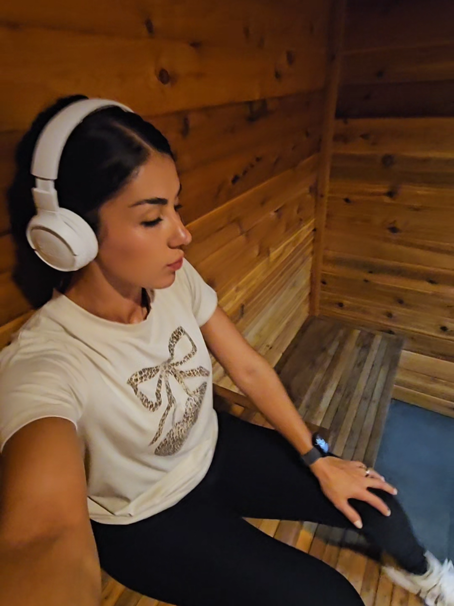Sola, solita en el sauna🥵 (para grabar el tiktok) jajajaja #secancelaladepre #viral #trending #sauna #goals #gym 