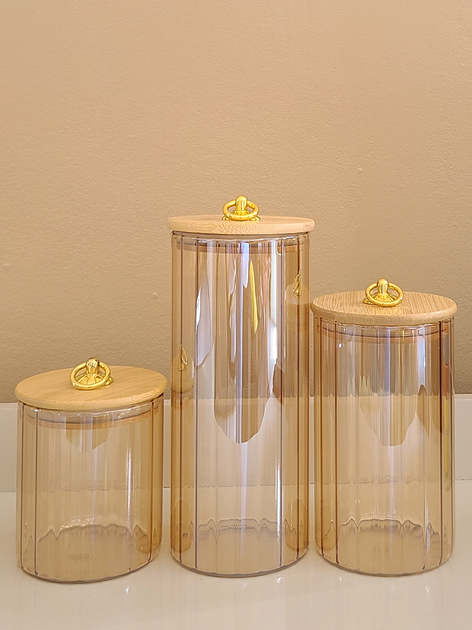 ✨Potes de Vidro Âmbar – Conjunto Luxo com 3 Peças!✨  Potes em vidro âmbar, elegantes e prontos para dar aquele toque especial no seu espaço. #potes #donadecasa #cozinha #decoracao #luxo 